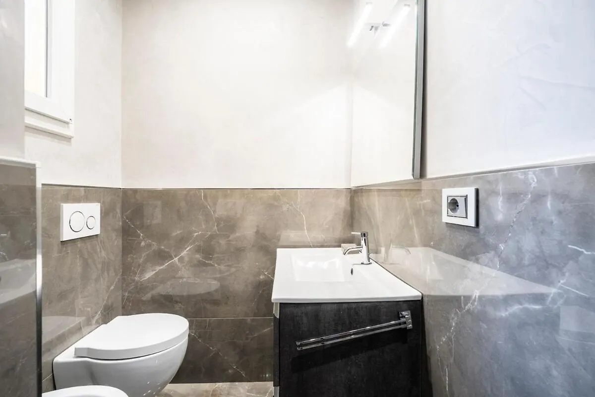 New - 2 Min Metro Batoni - Luxury Apt Con Posto Auto Floransa 0*,  İtalya